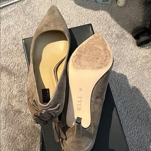 G.I.L.I. Women's Taupe/Olive Suede Heels